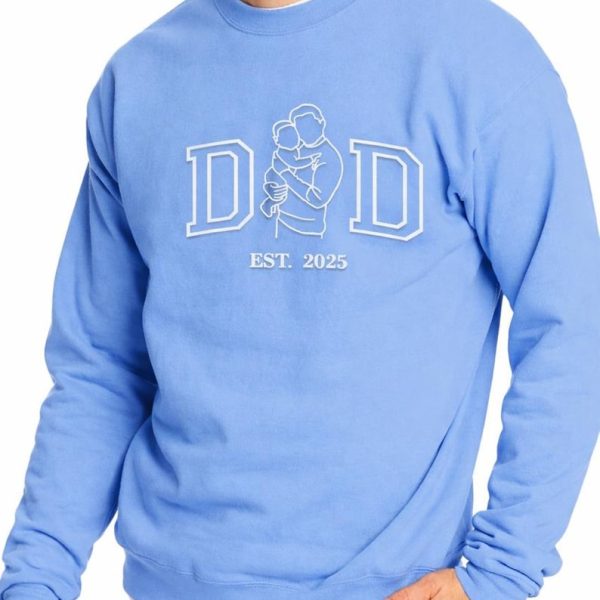 Embroidered Dad Sweatshirt – ‘DAD EST. 2025’ Father & Baby Design | Cozy Personalized New Dad Gift for First-Time Fathers